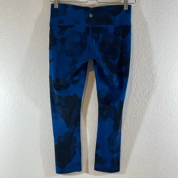 LULULEMON Athletica Blue Floral Wunder Under Crop
Leggings Size 4 - Picture 6 of 12